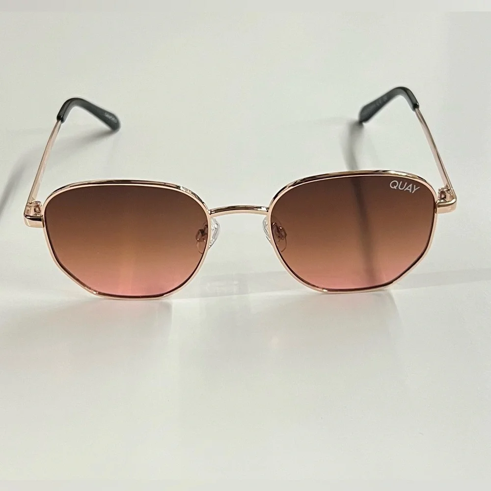 - Quay Australia Unisex Big Time Round Sunglasses